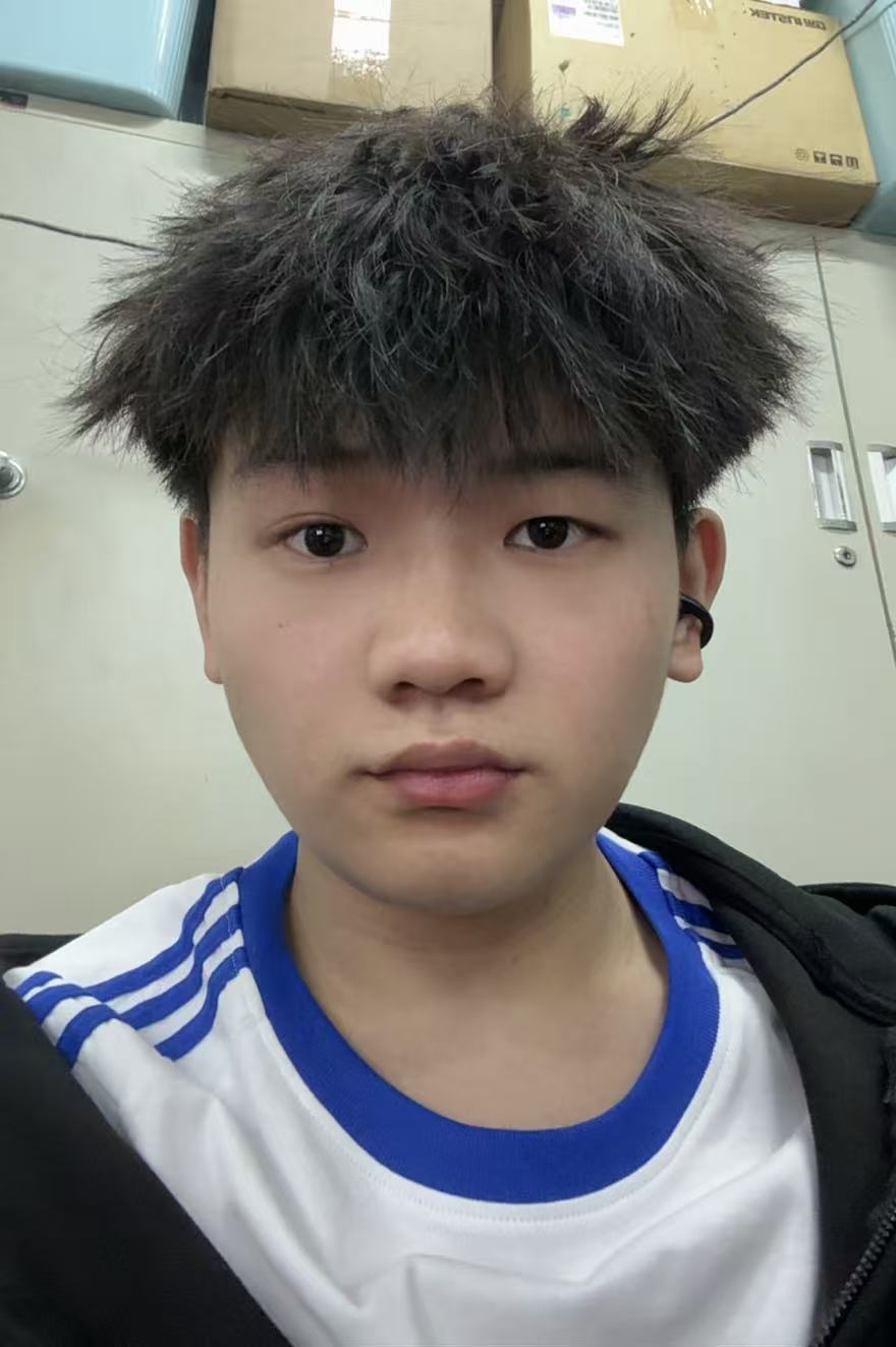 梁昊证件照