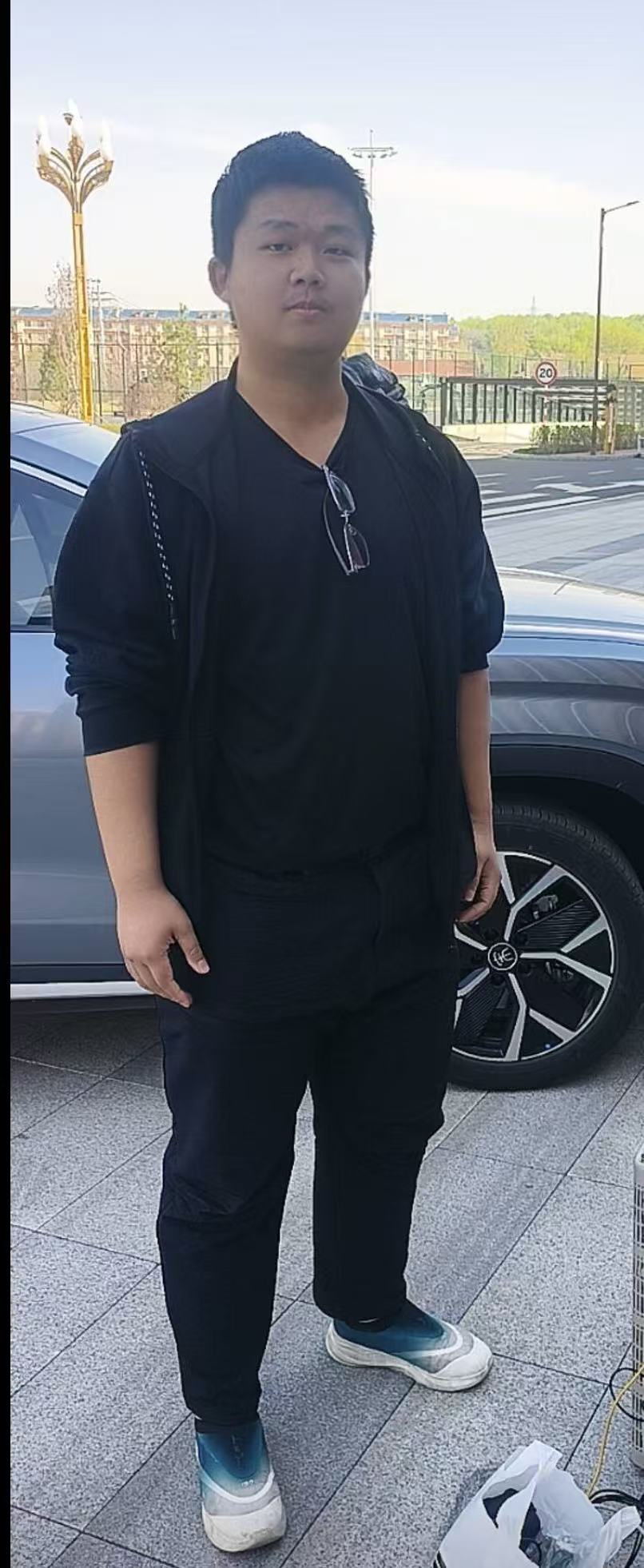 梁伽南证件照
